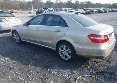 2010 Mercedes-Benz E 550 4Matic z USA, uszkodzony, nr VIN WDDHF9AB4AA089398